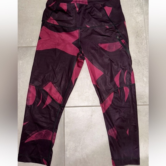Lululemon Athletica All Sport Crop In Back
Spin Stroke Dashing Purple Black 6 - Picture 4 of 12